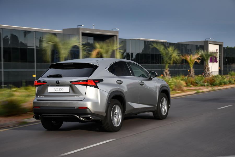  Lexus NX300 2017 года  (ZA) (фото 16 из 27)